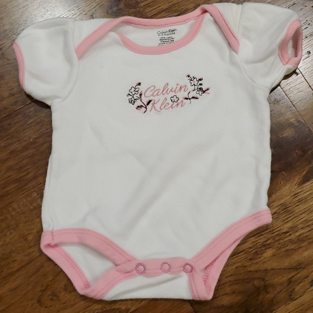 Baby girl Calvin Klein pink & white onesie size 0-3